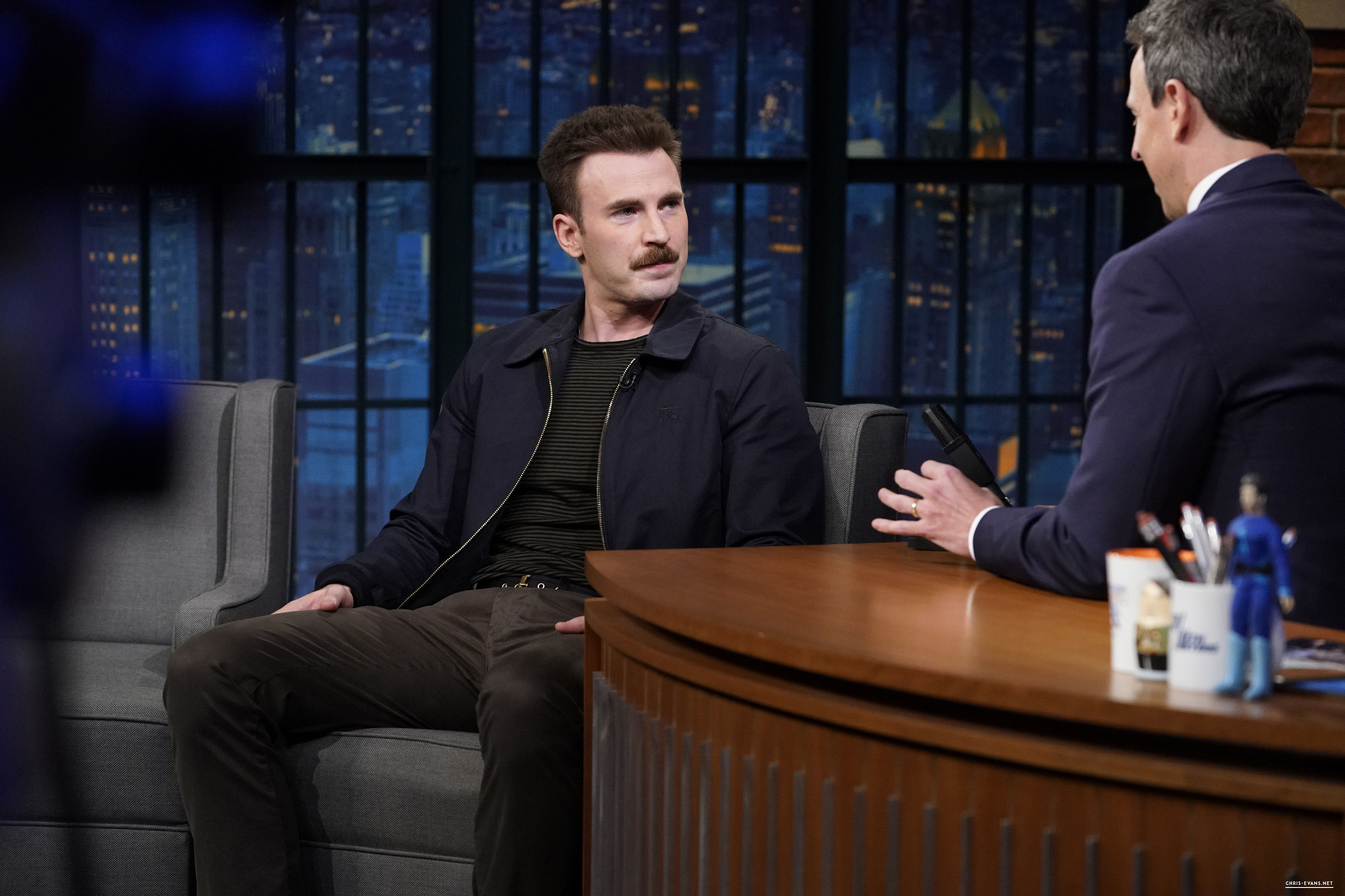http://chris-evans.net/photos/albums/Appearances/2018/04%2023%20Late%20Night%20with%20Seth%20Meyers/004.jpg