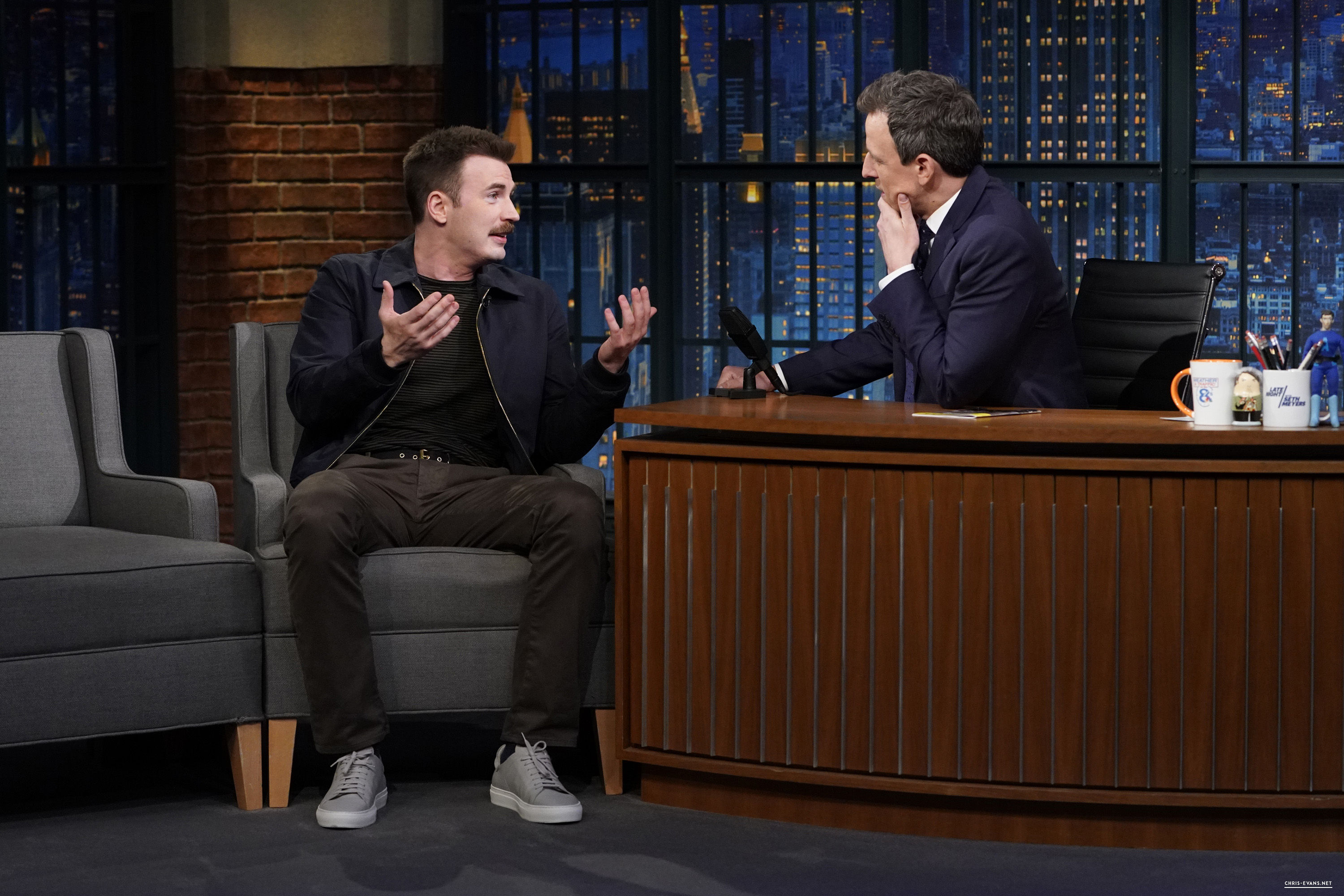 http://chris-evans.net/photos/albums/Appearances/2018/04%2023%20Late%20Night%20with%20Seth%20Meyers/006.jpg